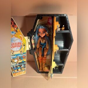 Monster high doll with case ⭐️🎀⭐️🎀⭐️🎀⭐️🎀⭐️🎀⭐️🎀⭐️🎀⭐️🎀⭐️🎀